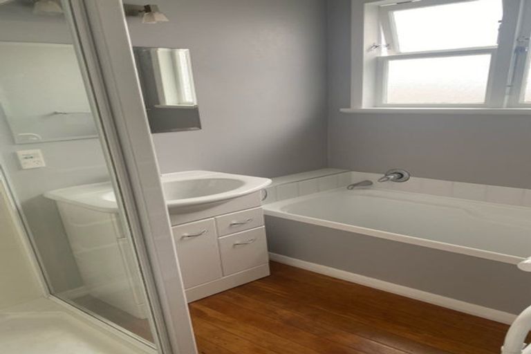 Photo of property in 24 Mangaroa Hill Road, Maoribank, Upper Hutt, 5018