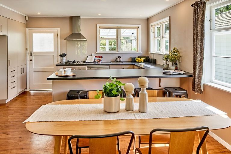 Photo of property in 48 Kiwi Crescent, Tawa, Wellington, 5028