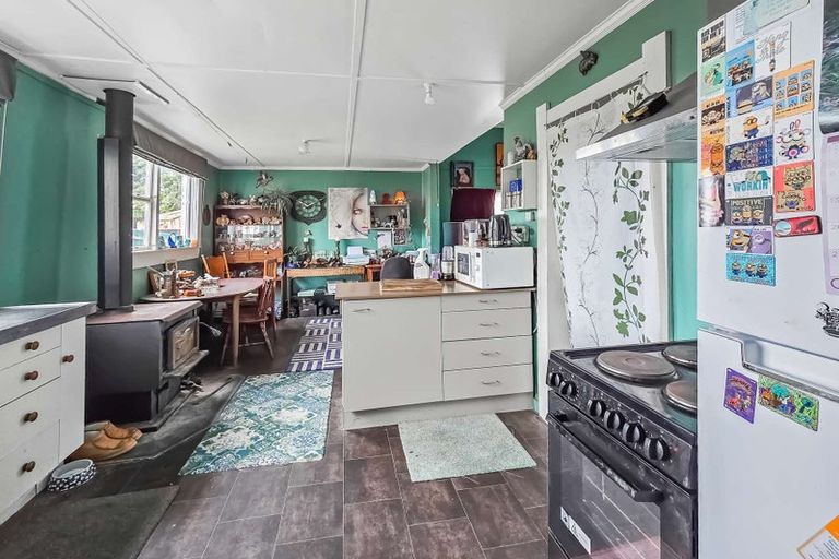 Photo of property in 25 Pakington Street, Westport, 7825