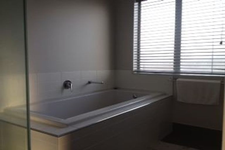 Photo of property in 22 Kittiwake Drive, Schnapper Rock, Auckland, 0632