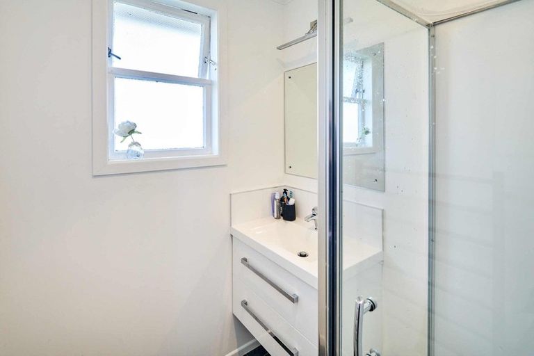 Photo of property in 52 Owhiti Street, Titahi Bay, Porirua, 5022