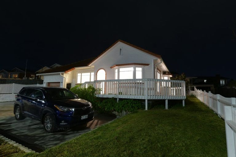 Photo of property in 32 Te Atatu Road, Te Atatu South, Auckland, 0610