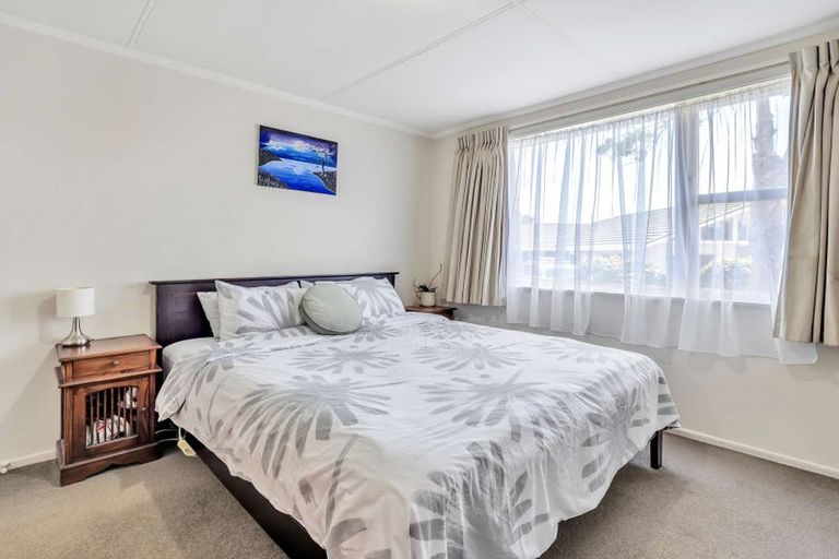 Photo of property in 14 Antrim Place, Hokowhitu, Palmerston North, 4410