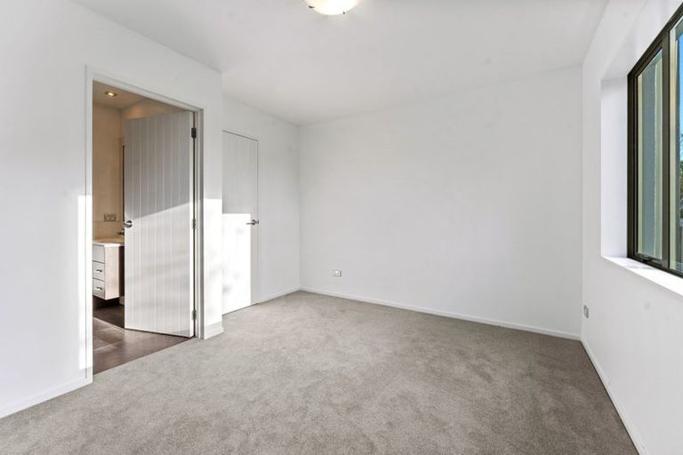 Photo of property in The Rise, 2/11 Hatfield Place, Albany Heights, Auckland, 0632
