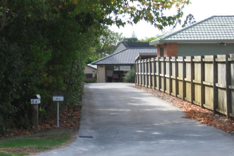 Photo of property in 6a Vardon Road, Green Bay, Auckland, 0604