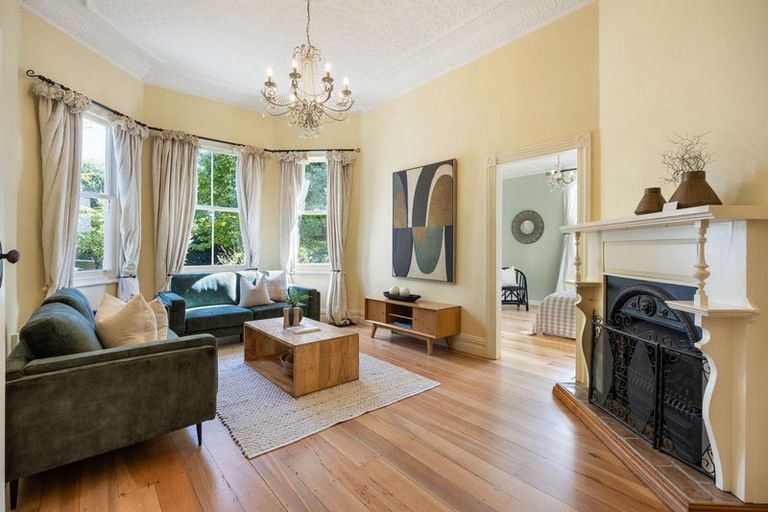 Photo of property in 110 Victoria Street, Cambridge, 3434