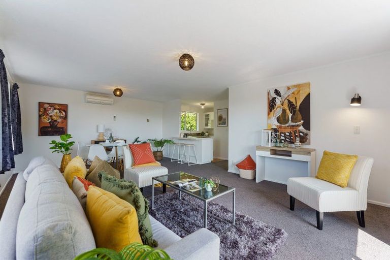 Photo of property in 61 Kakariki Grove, Waikanae, 5036