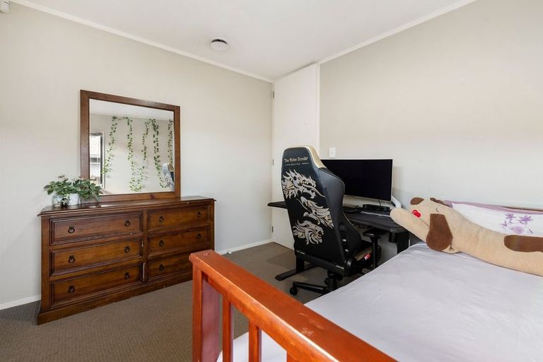 Photo of property in 1 Kenwick Place, Burswood, Auckland, 2013