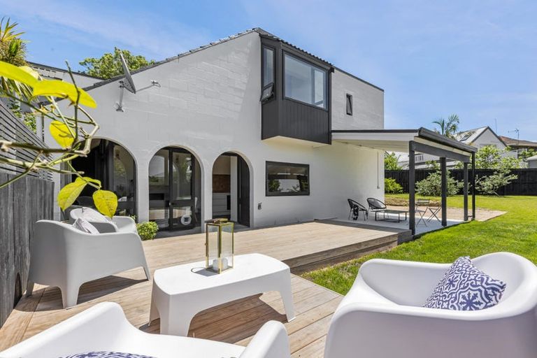 Photo of property in 2/26 Salem Place, Torbay, Auckland, 0630