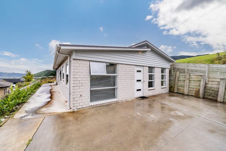 Photo of property in 31 Percy Kinsman Crescent, Riverstone Terraces, Upper Hutt, 5018