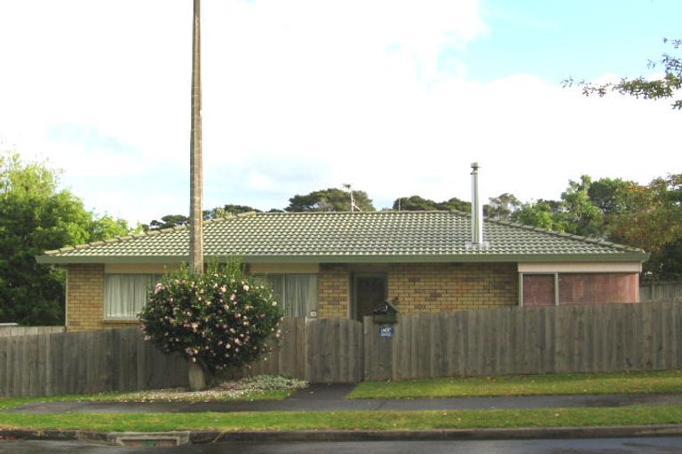 Photo of property in 234 Waitemata Drive, Ranui, Auckland, 0612