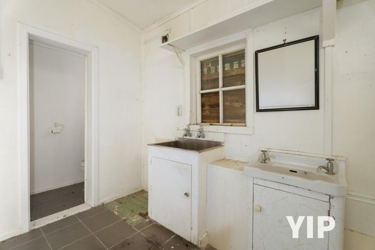 Photo of property in 190 Newlands Road, Newlands, Wellington, 6037