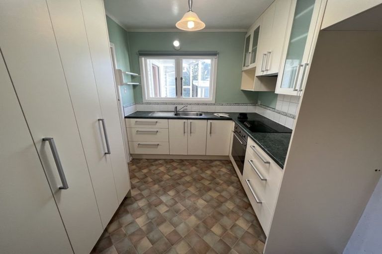 Photo of property in 7 Norma Avenue, Te Atatu South, Auckland, 0610