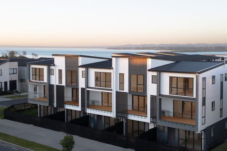 Photo of property in 3/10 Scott Road, Hobsonville, Auckland, 0616