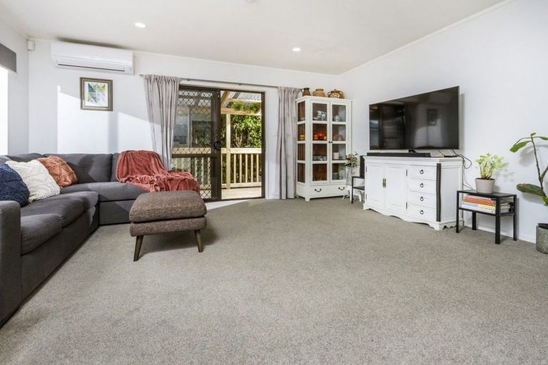 Photo of property in 2/7 Eskdale Road, Birkdale, Auckland, 0626