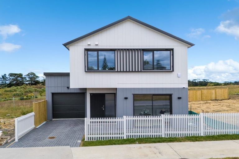 Photo of property in 6 Kaititiko Road, Rosehill, 2113