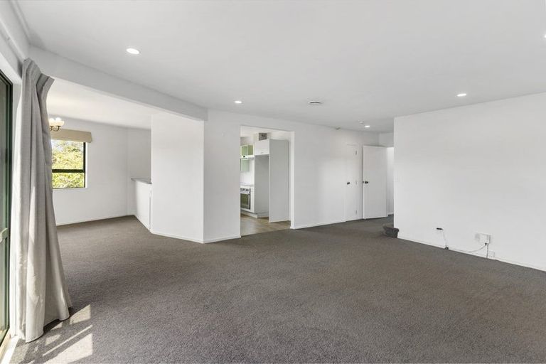Photo of property in 4a Holiday Road, Stanmore Bay, Whangaparaoa, 0932