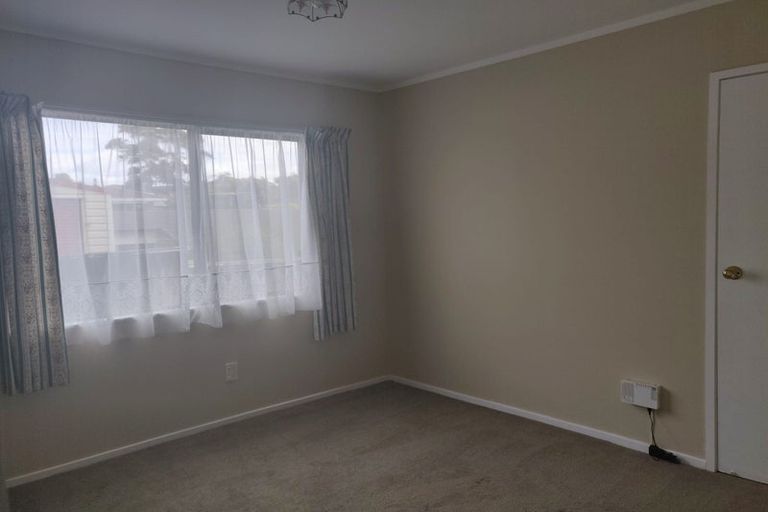 Photo of property in 2/65 Golf Road, New Lynn, Auckland, 0600