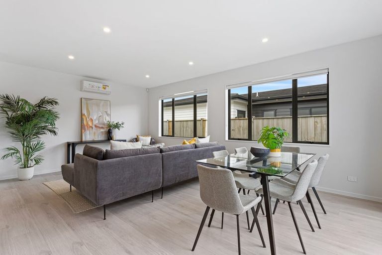Photo of property in 98 Pepene Avenue, Takanini, 2112