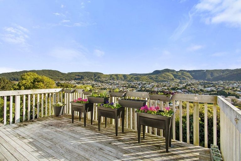 Photo of property in 22a Bartlett Grove, Tawa, Wellington, 5028