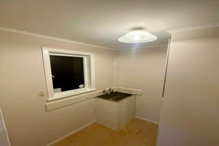 Photo of property in 22 Clendon Place, Manurewa, Auckland, 2102