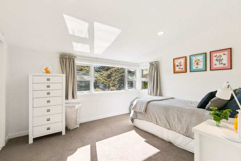 Photo of property in 16 Narbada Crescent, Khandallah, Wellington, 6035
