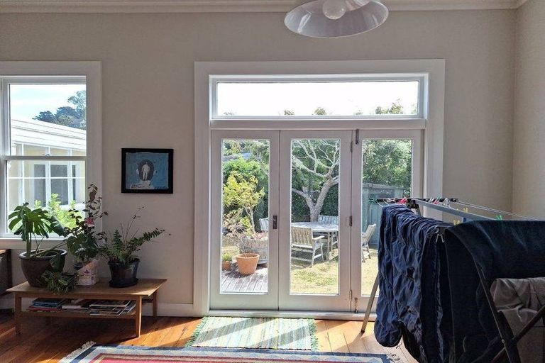 Photo of property in 24 Lincoln Street, Brooklyn, Wellington, 6021