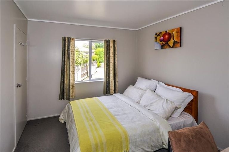 Photo of property in 1/20 Hogans Road, Glenfield, Auckland, 0629