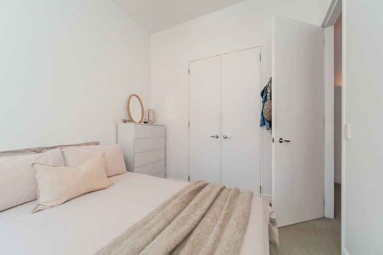 Photo of property in Columbia Apartments, 32u5 Cuba Street, Te Aro, Wellington, 6011