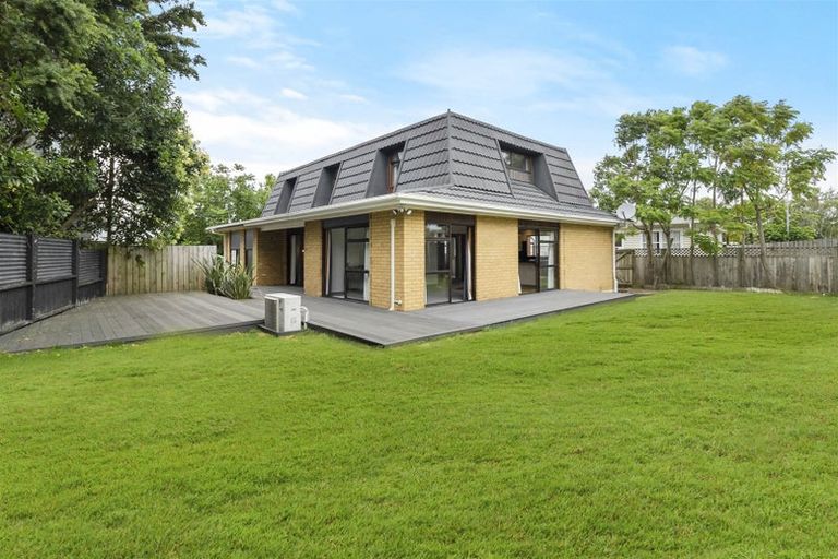 Photo of property in 9 Gloria Avenue, Te Atatu Peninsula, Auckland, 0610