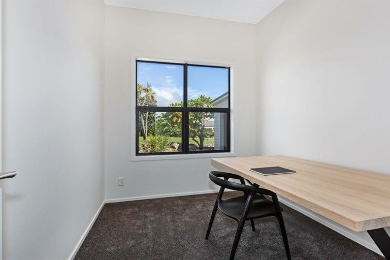 Photo of property in 18 Rifleman Lane, Paraparaumu Beach, Paraparaumu, 5032