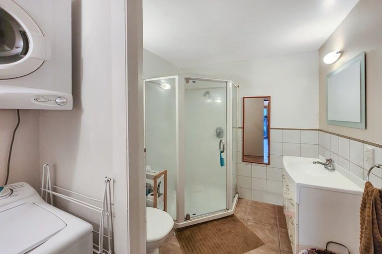 Photo of property in 76 Glenmore Street, Northland, Wellington, 6012