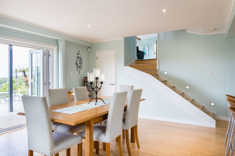 Photo of property in 24 Deirdre Place, Titirangi, Auckland, 0604