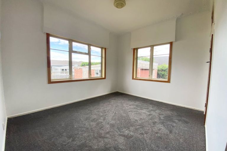 Photo of property in 277 Hobsonville Road, Hobsonville, Auckland, 0618