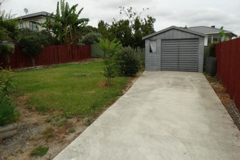 Photo of property in 2 Geordie Street, Henderson, Auckland, 0612