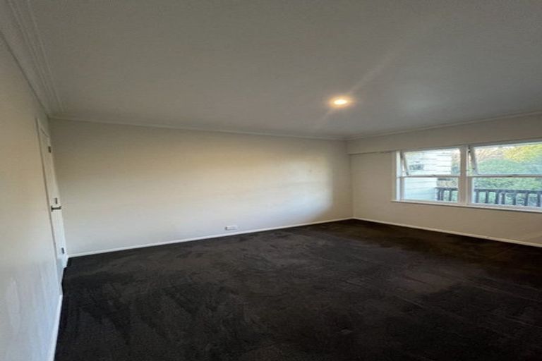 Photo of property in 5 Woodglen Road, Glen Eden, Auckland, 0602