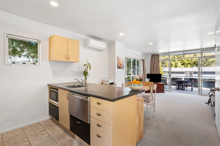 Photo of property in 4g/20 Ian Marwick Place, Birkenhead, Auckland, 0626