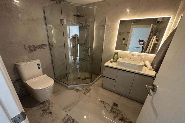 Photo of property in 2a Convair Crescent, Mangere, Auckland, 2022