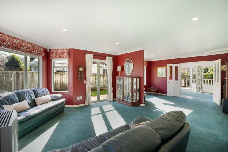 Photo of property in 18 Amesbury Drive, Churton Park, Wellington, 6037