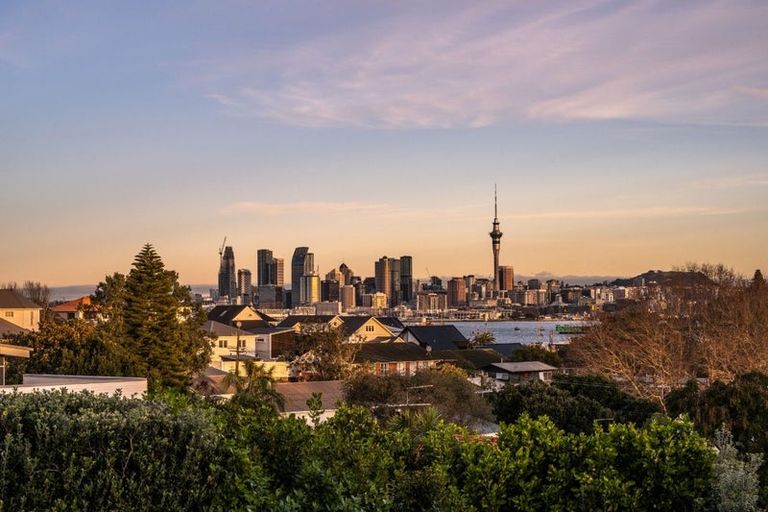 Photo of property in 26 Waimana Avenue, Northcote Point, Auckland, 0627