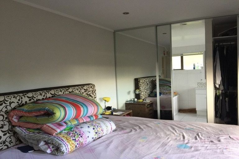 Photo of property in 6 Longwood Place, Forrest Hill, Auckland, 0620