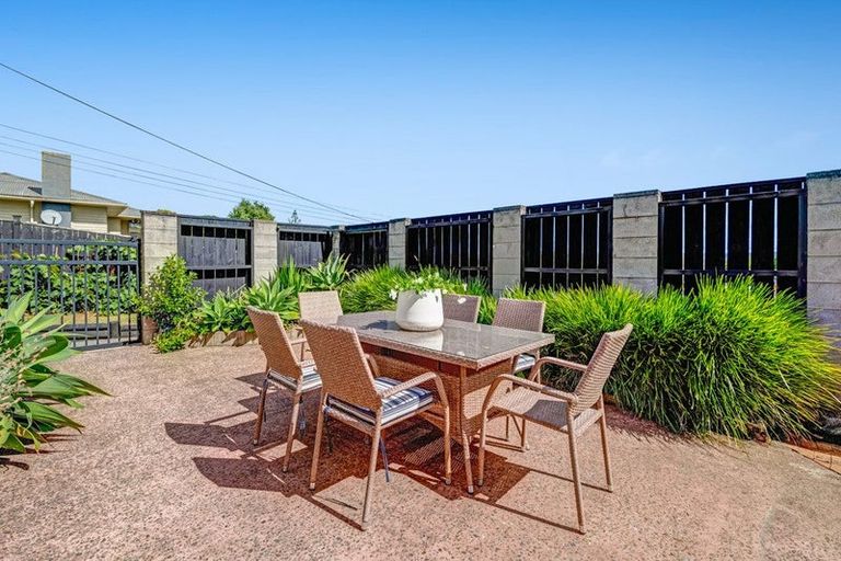 Photo of property in 12 Makiri Street, Helensville, 0800