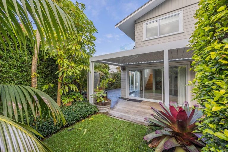 Photo of property in 17 Bevyn Street, Castor Bay, Auckland, 0620