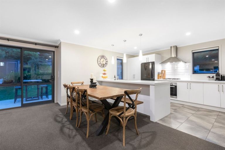 Photo of property in 31 Mooring Close, Whitby, Porirua, 5024