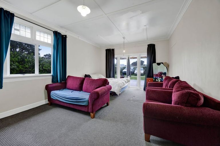 Photo of property in 180 Tasman Street, Opunake, 4616