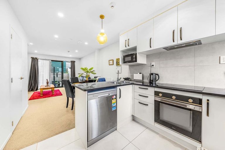 Photo of property in Rf202b, 19/18 Hewlett Road, Massey, Auckland, 0614