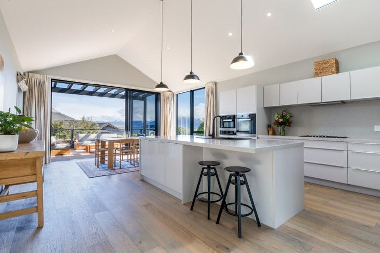 Photo of property in 33 Hackett Road, Jacks Point, Queenstown, 9371