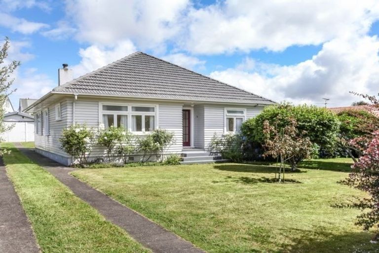 Photo of property in 6 Owens Road, Waiuku, 2123