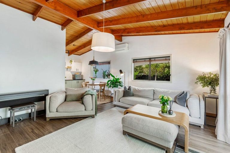 Photo of property in 2/9 London Street, Te Atatu Peninsula, Auckland, 0610