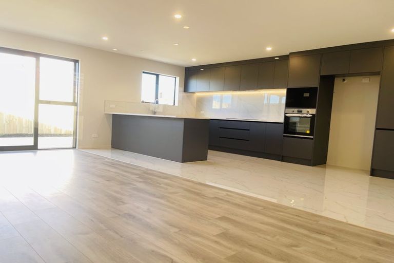 Photo of property in 18 Karihi Road, Karaka, 2113